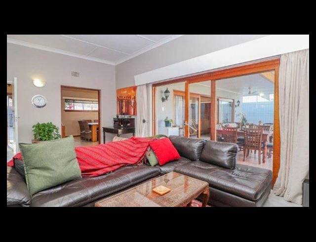 7 BEDROOM HOUSE FOR SALE IN BRYANSTON